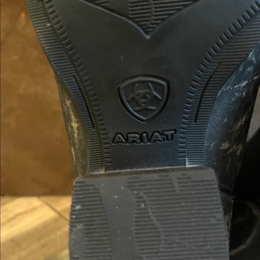 Ariat Black Leather cowgirl boots. Women’s 8 - Picture 8 of 8